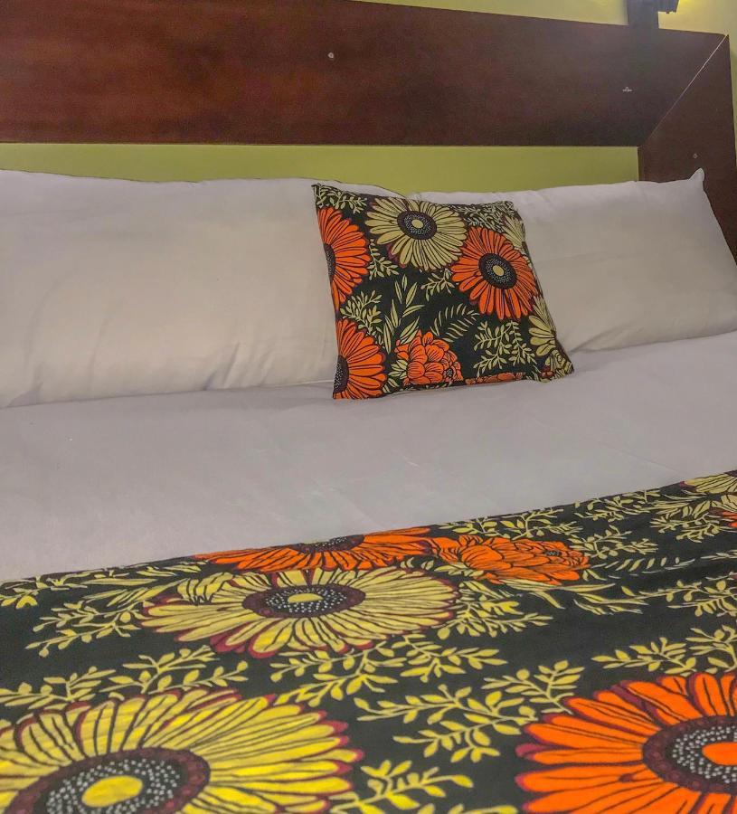 Kaz Garden Cottages Entebbe Eksteriør bilde