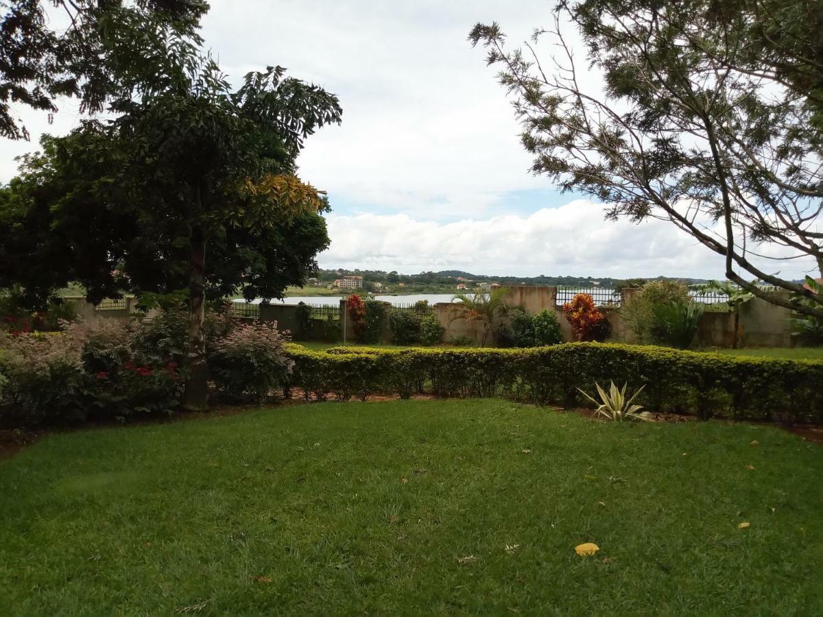 Kaz Garden Cottages Entebbe Eksteriør bilde